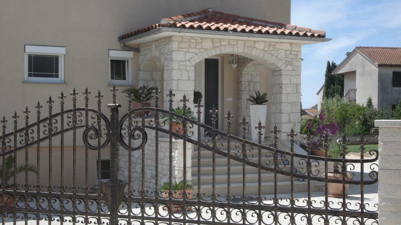 Villa Meli - Apartments mit Meerblick Medulin Exterior foto